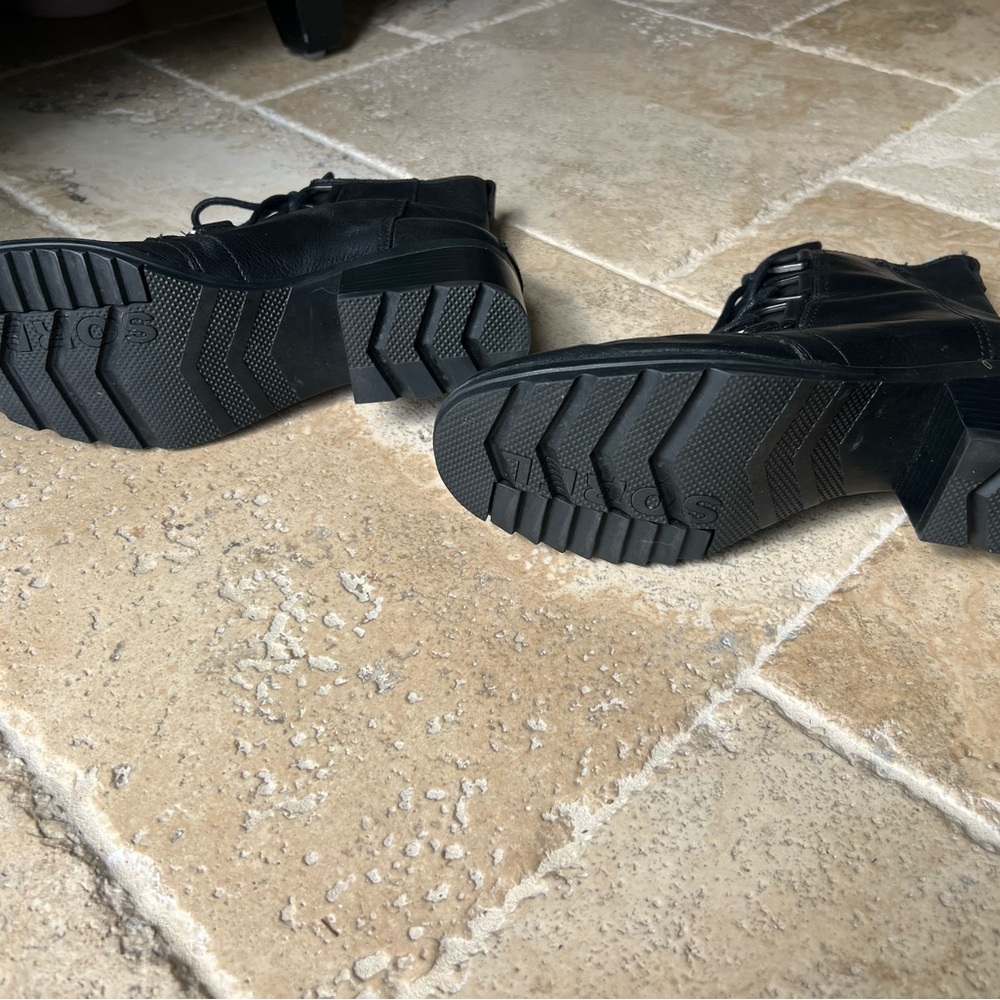 Sorel Black Lace Up Waterproof Boots for Women - Picture 7 of 9